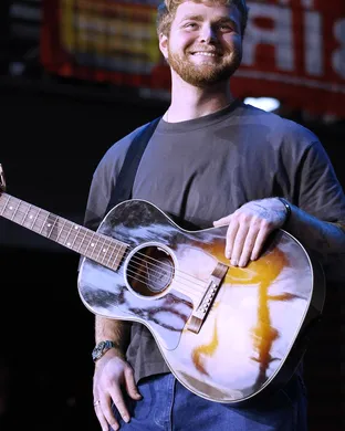 Alex Warren Boston
