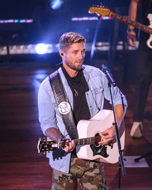 Brett Young Hampton