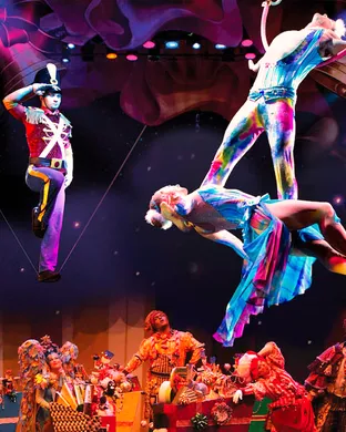 Cirque Dreams: Holidaze