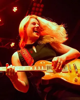 Joanne Shaw Taylor Salisbury